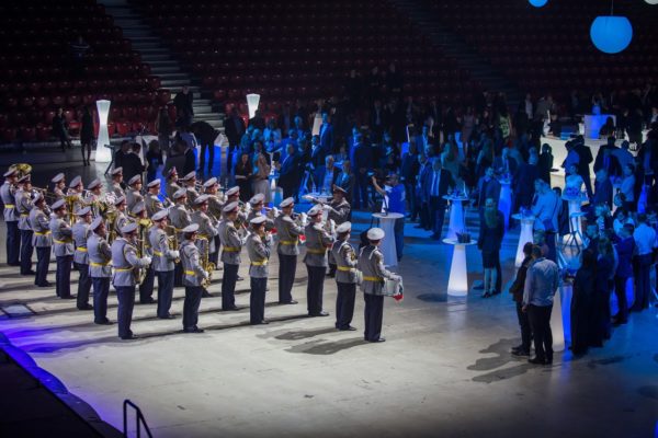 20 години Армеец